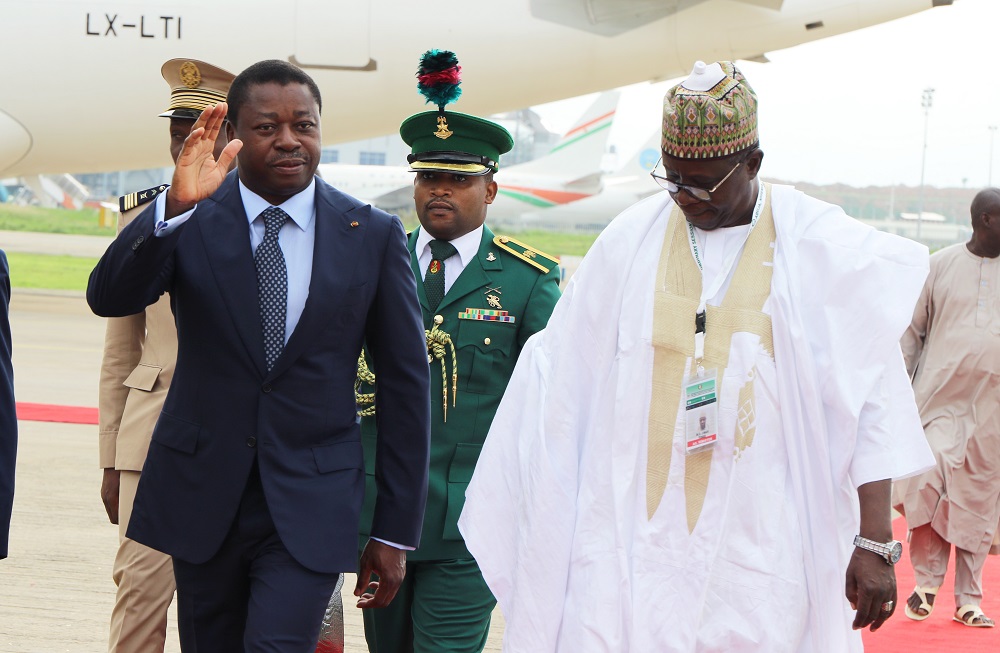 Le Président de la République SEM Faure Essozimna Gnassingbé est arrivé ce 29 juin 2019 à Abuja au Nigéria pour prendre part à la 55è session ordinaire de la Conférence des chefs d'Etat et de gouvernement de la CEDEAO