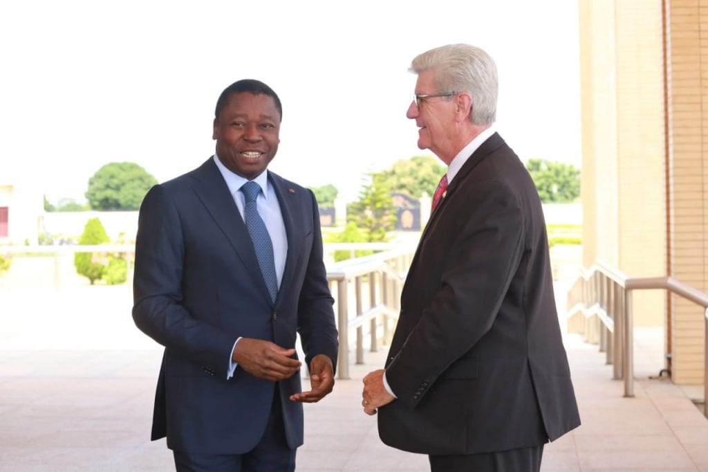 Le Président de la République SEM Faure Essozimna Gnassingbé a reçu, ce 12 août 2019 à Lomé, le gouverneur de l’Etat du Mississippi (USA), Phil Bryant, en visite de travail dans notre pays.