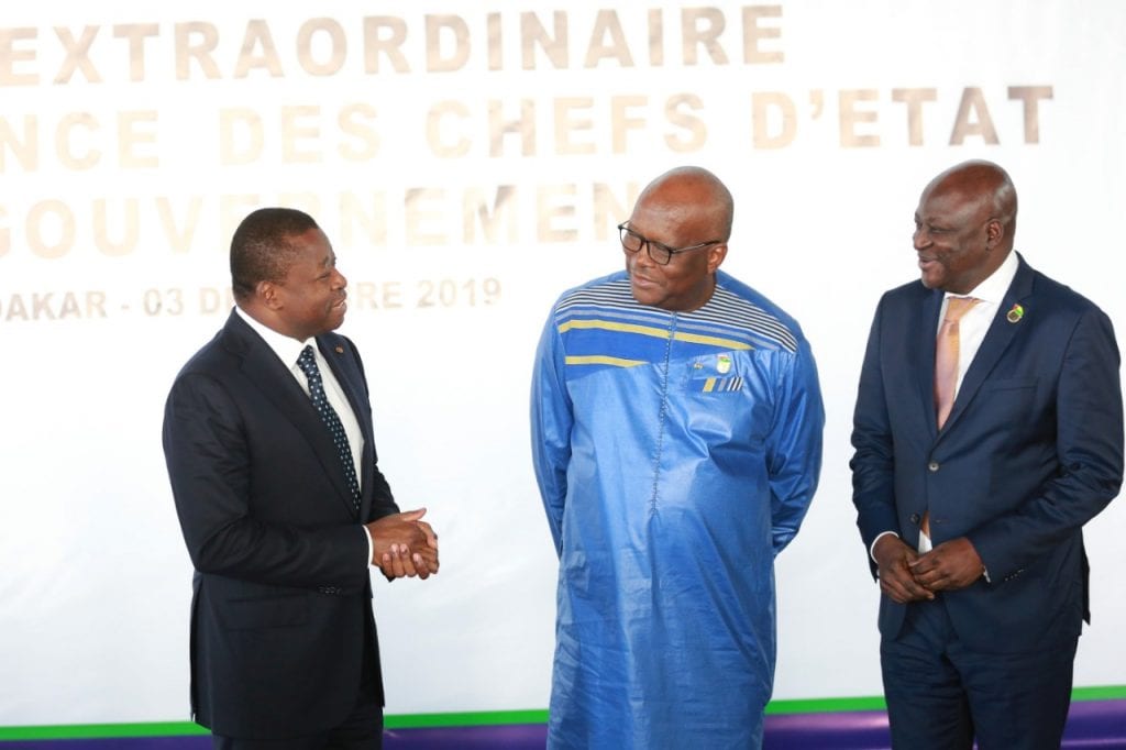 Le Président de la République, SEM Faure Essozimna Gnassingbé, a pris part à Dakar au Sénégal à la session extraordinaire de la Conférence des chefs d’Etat et de gouvernement de l’Union économique et monétaire ouest-africaine (UEMOA) consacrée à la sécurité régionale