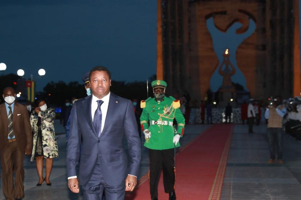 Le Président de la République SEM Faure Essozimna Gnassingbé a procédé ce 26 avril 2020 à la ranimation de la flamme de l’indépendance, à la veille de la célébration du 60è anniversaire de l’accession de notre pays à la souveraineté internationale.
