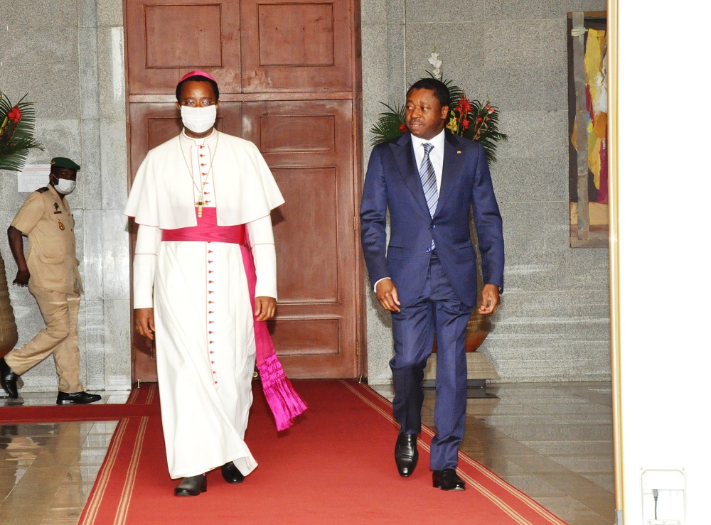 Le Président de la République SEM Faure Essozimna Gnassingbé a échangé ce 24 juillet 2020 avec le Nonce Apostolique Mgr Brian Udaigwe.
