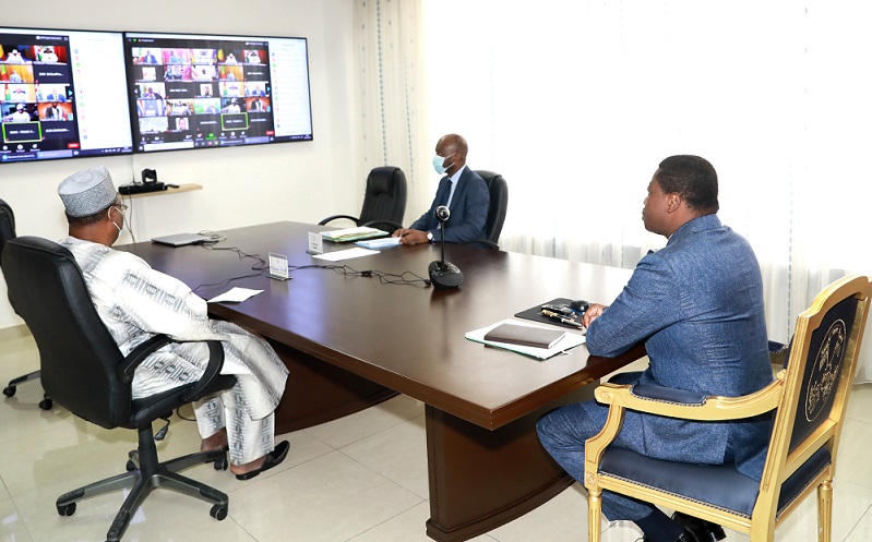 Le Président de la République SEM Faure Essozimna Gnassingbé a pris part aux travaux de la session extraordinaire virtuelle de la Conférence des chefs d’Etat et de gouvernement de la Communauté économiques des Etats de l’Afrique de l’Ouest (CEDEAO) s’est tenue ce 27 juillet 2020