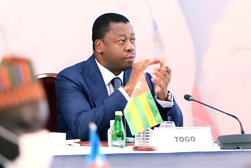 Le gouvernement togolais a effectué sa rentrée diplomatique 2021-2022 ce mardi 28 septembre, au cours d’une cérémonie placée sous le thème « lutte contre le terrorisme et diplomatie dans le Sahel : l’initiative togolaise ». C’était en présence des chefs de mission diplomatique, des représentants des organisations internationales accréditées au Togo et bien d’autres personnalités.