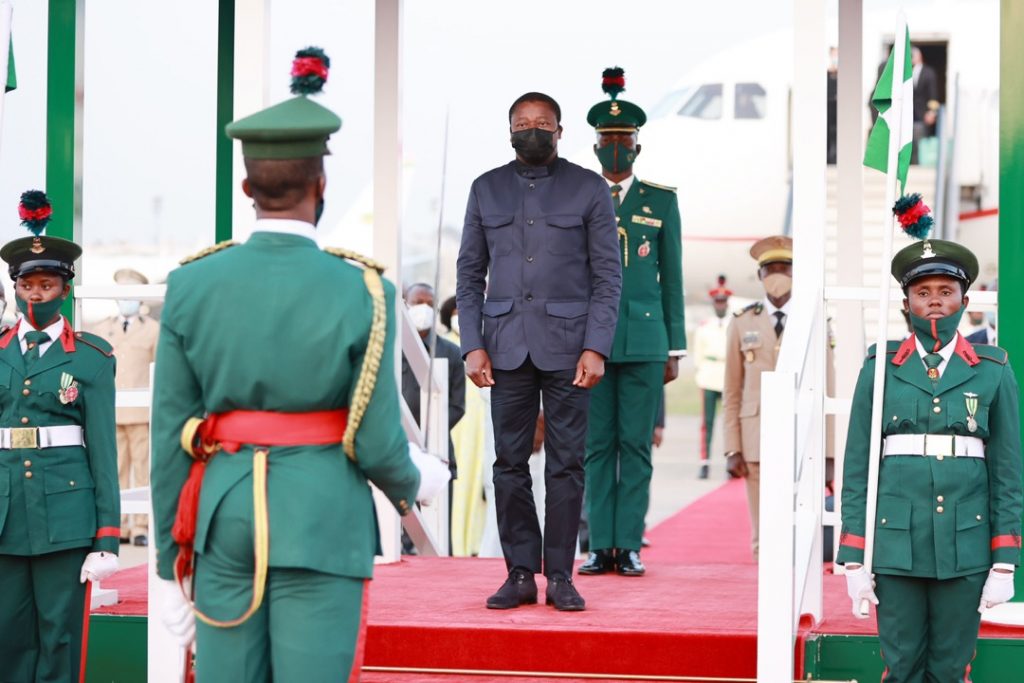 Le Président de la République, Faure Essozimna Gnassingbé est arrivé ce 11 décembre 2021 à Abuja en République Fédérale du Nigéria pour prendre part à la soixantième session ordinaire de la Conférence des chefs d’Etat et de gouvernement de la CEDEAO qui s’ouvre demain.