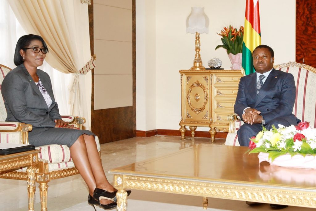 La cheffe du gouvernement gabonais, accompagnée de son homologue togolais, Madame Victoire Tomégah-Dogbé a été reçue ce matin par le Président de la République Faure Essozimna Gnassingbé.