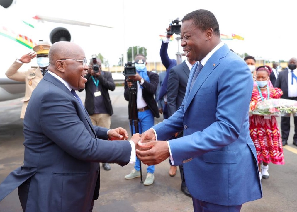 Le Président de la République, Faure Essozimna Gnassingbé a reçu ce 28 juillet 2022 le Président du Ghana, Nana Akufo-Addo, en visite de travail au Togo. Ce déplacement s’inscrit dans le cadre des relations de bon voisinage et de l’intégration sous-régionale.