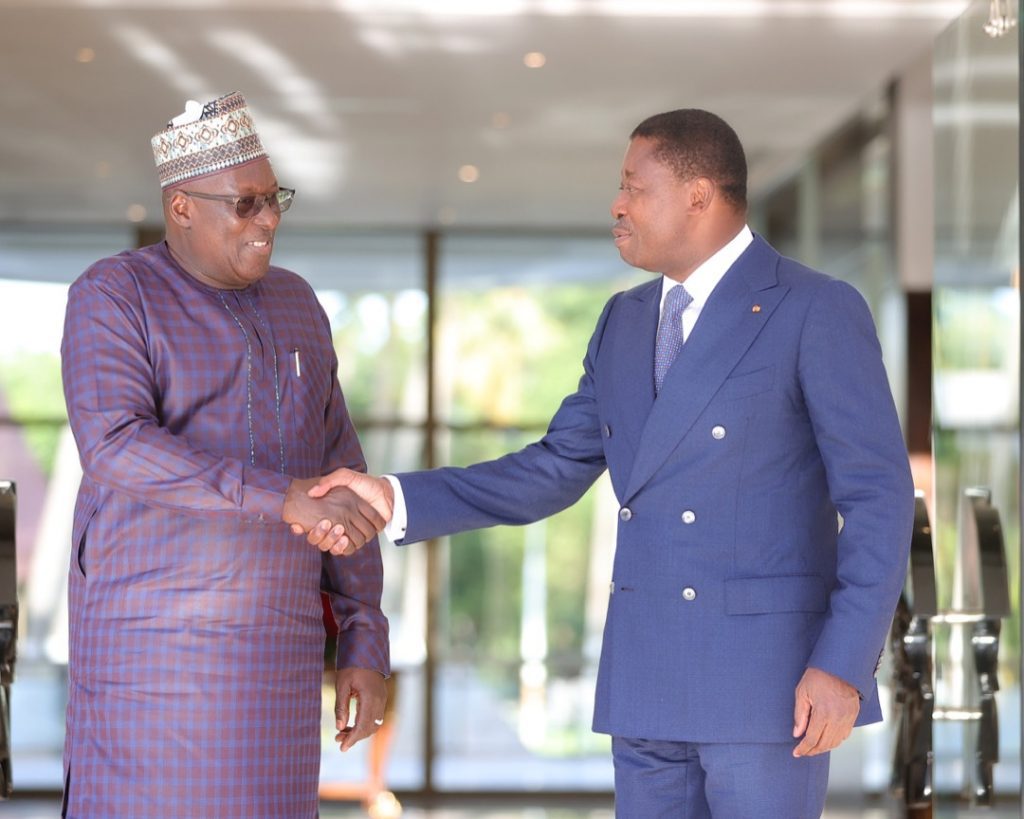Le Président de la République, Faure Essozimna Gnassingbé a reçu, ce 06 octobre 2022 à Lomé, le président du parlement de la Communauté économique des Etats de l’Afrique de l’Ouest (CEDEAO), Monsieur Sidie Mohamed Tunis.