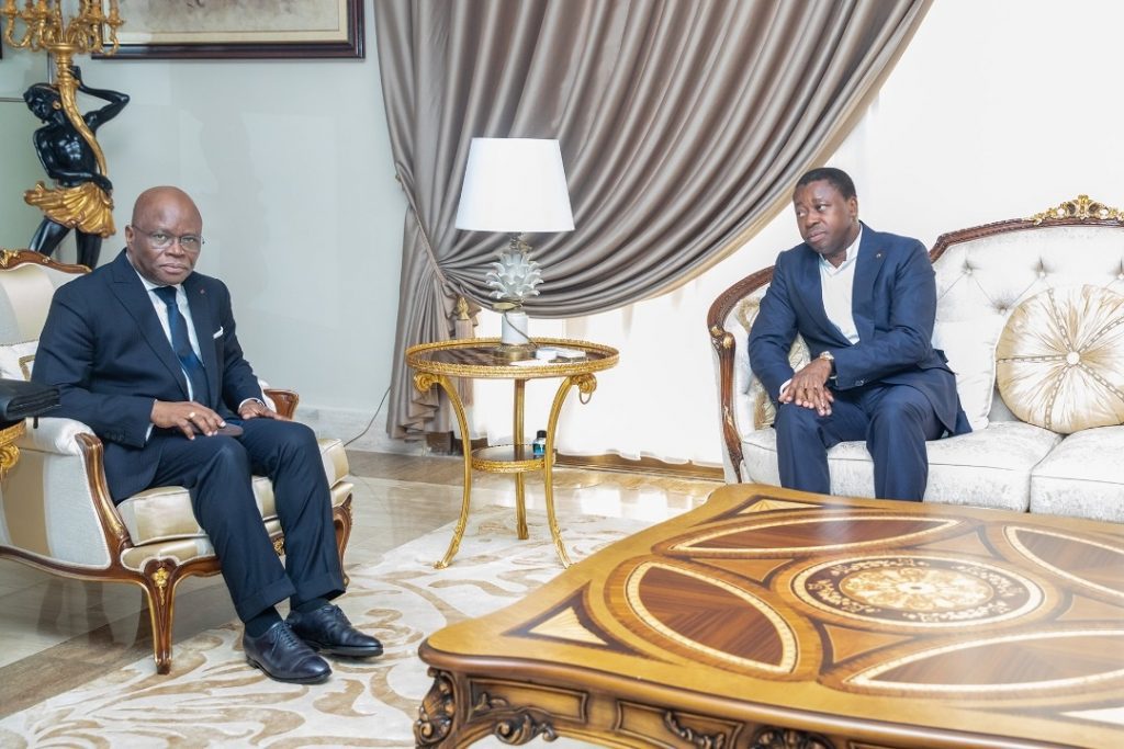 Le Président de la République, Faure Essozimna Gnassingbé a reçu, ce 24 novembre 2022, une délégation ministérielle béninoise conduite par le ministre des Affaires étrangères et de la coopération, Aurélien Agbénonci.