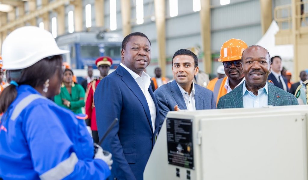 Le Président de la République, Faure Essozimna Gnassingbé a achevé ce 31 janvier 2023 sa visite officielle au Gabon, marquée par des échanges avec son homologue Ali Bongo Ondimba et des visites de terrain pour des partages d’expérience. Après la Zone économique spéciale (ZES) de Nkok et l'Africa View Natural Ressources, les deux dirigeants étaient ce jour à Owendo minéral port (OMP), premier transporteur ferroviaire de manganèse au Gabon.