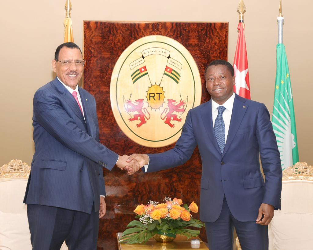 Le chef de l’État, Faure Essozimna Gnassingbé, a accueilli à Lomé en milieu de matinée, ce 20 mars 2023, son homologue du Niger, Mohamed Bazoum, qui effectue une visite d’amitié et de travail au Togo.