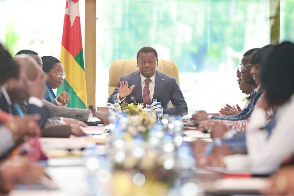 Le chef de l’Etat, Faure Essozimna Gnassingbé a présidé ce 1er mars 2023, le Conseil des ministres. Au cours des travaux, e Conseil a examiné deux projets de décret et écouté deux communications.