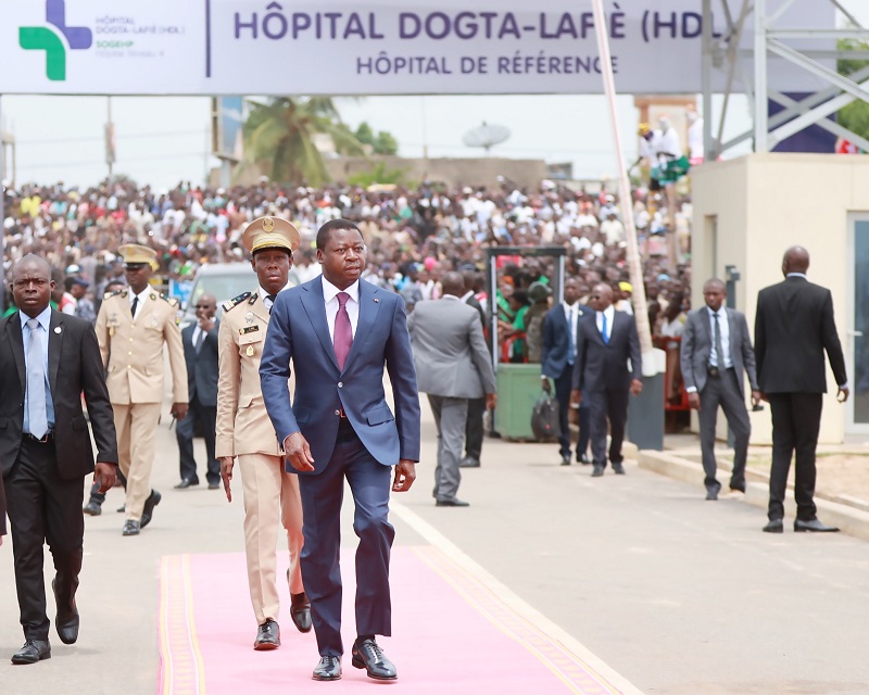 Le Président de la République, Faure Essozimna Gnassingbé a inauguré, ce 26 avril 2023 à Agoè-Nyivé au nord de la ville de Lomé, le premier hôpital de référence du pays, connu sous le nom de Dogta-Lafiè.