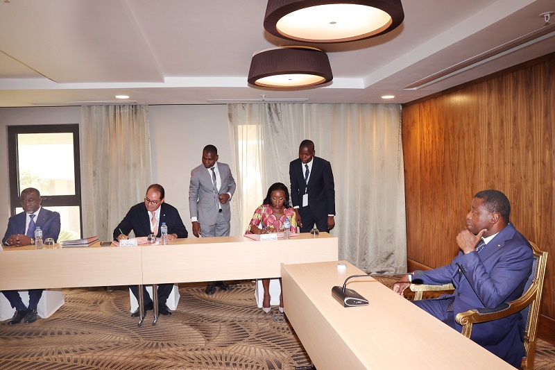 Le gouvernement togolais et le Groupe OCP Afrique ont procédé à la signature de deux protocoles d’entente, en présence du chef de l’Etat, Faure Essozimna Gnassingbé.
