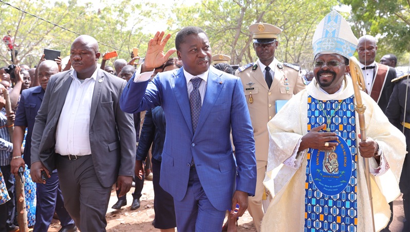 Le Président de la République, Faure Essozimna Gnassingbé a assisté, ce dimanche 5 novembre 2023 à Togoville, à la messe d’action de grâce marquant le jubilé d’or du sanctuaire marial Notre Dame du Lac Togo.
