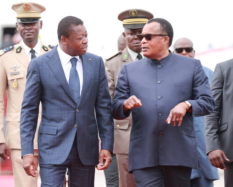 Le Président de la République, Faure Essozimna Gnassingbé, a effectué une visite d’amitié et travail à Oyo au Congo, ce mardi 07 novembre 2023. Le chef de l’Etat a été accueilli à son arrivée à l’aéroport international d’Ollombo par son homologue congolais, Denis Sassou-Nguesso.
