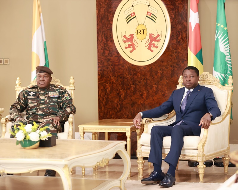 A l’invitation du Président de la République Togolaise, Son Excellence Monsieur Faure Essozimna Gnassingbé, le Président du Conseil National pour la Sauvegarde de la Patrie (CNSP), Président de la transition du Niger, Son Excellence Général Abdourahamane Tiani, a effectué une visite de travail à Lomé, le 8 décembre 2023.