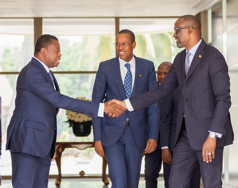 Le Président de la République, Faure Essozimna Gnassingbé s’est entretenu ce mardi 30 janvier 2023, avec le ministre malien des Affaires étrangères et de la coopération internationale, Abdoulaye Diop, en visite de travail à Lomé.