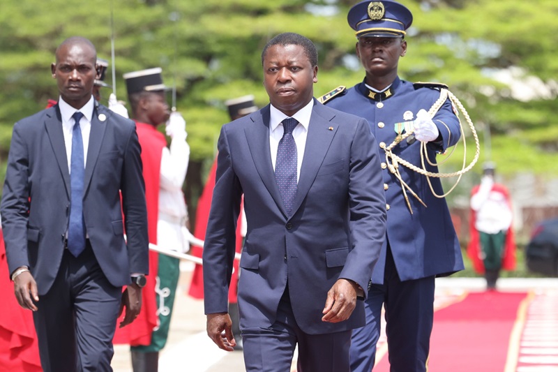 Il y a 64 ans, jour pour jour, le Togo a accédé à la souveraineté internationale. La commémoration de cet événement historique a été marquée ce 27 avril 2024 par une prise d’armes, des honneurs militaires et des démonstrations parachutistes suivis d’un défilé militaire présidé par le chef de l’Etat, Faure Essozimna Gnassingbé.