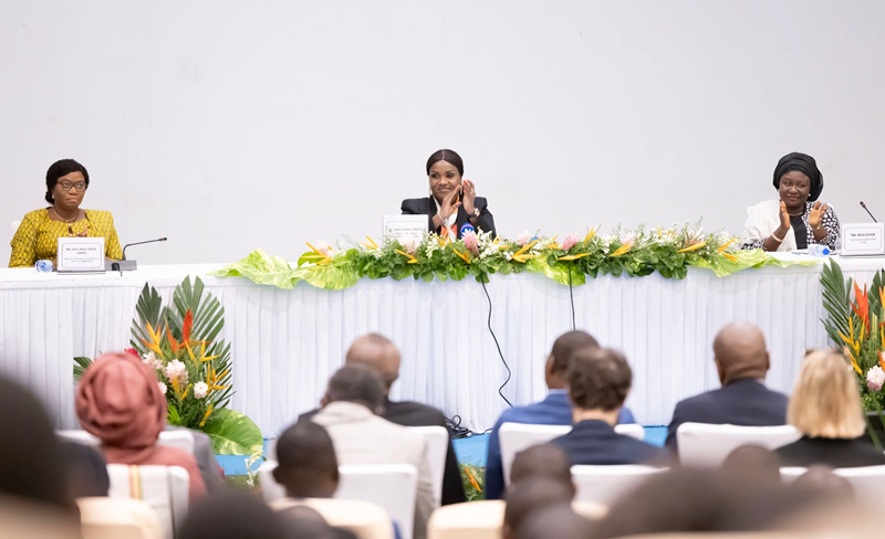 Madame Sandra Ablamba Johnson, ministre, Secrétaire général de la Présidence de la République a présidé ce 18 juin 2024 à Lomé, la cérémonie de lancement officiel de l’édition 2023-2024 du Rapport sur le Développement Humain, intitulé « Sortir de l’impasse : Repenser la coopération dans un monde polarisé ».