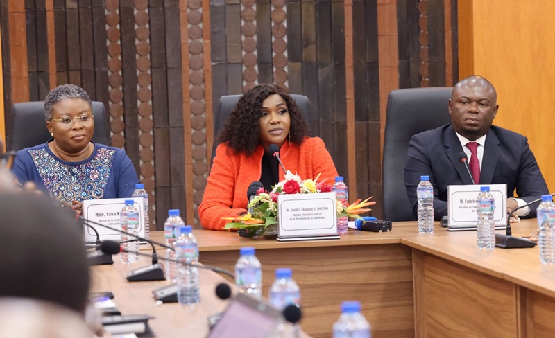 Madame Sandra Ablamba Johnson, Ministre, Secrétaire Général de la Présidence de la République a présidé ce 04 juillet 2024 à Lomé, un un atelier de dissémination à l’endroit des médias sur l’Indice de développement humain (IDH), en présence de Madame Yawa Kouigan, ministre de la communication et des médias, porte-parole du gouvernement.