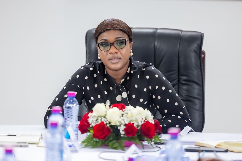 Dr Sandra Ablamba Johnson, ministre, Secrétaire général de la Présidence de la République, Gouverneur du Togo auprès de la Banque mondiale, a reçu ce lundi 14 octobre 2024, l’Administrateur du Groupe Afrique Il de la Banque mondiale dont le Togo, Monsieur Abdou Salam Bello, en fin de mandat.