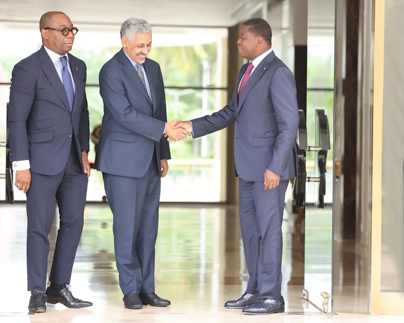 Le Président de la République, Faure Essozimna Gnassingbé, s’est entretenu ce 21 octobre 2024, avec le Directeur général de la Banque arabe pour le développement économique en Afrique (BADEA). Monsieur Sidi Ould Tah a partagé avec le chef de l’Etat, la situation de la BADEA et l’état du partenariat entre notre pays et son institution.