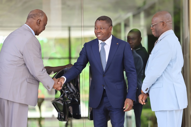 Le Président de la République, Faure Essozimna Gnassingbé a reçu, ce 30 octobre 2024, une délégation de l’Eglise des Assemblées de Dieu du Togo, conduite par son ancien président national, le Révérend Pasteur Djakouti Mitré.