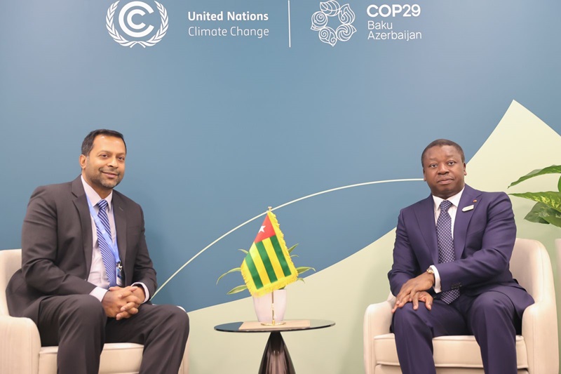 En marge des travaux de la COP29, le Président de la République a respectivement reçu, ce 13 novembre 2024, le Secrétaire exécutif du Fonds d’équipement des Nations unies dédié à la mobilisation des capitaux (UNDFC), Monsieur Pradeep Kurukulasuriya et le Directeur général de l’Alliance mondiale pour l’énergie des peuples et de la planète, Monsieur Woochong Um.