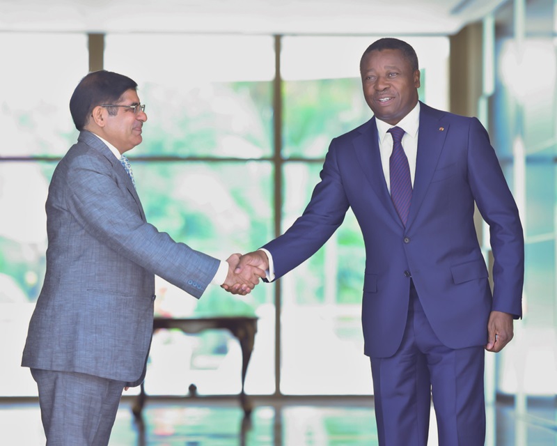 Le point de la coopération entre le Togo et l’Inde était, ce 19 novembre 2024, au centre des échanges entre le Président de la République, Faure Essozimna Gnassingbé et le diplomate indien Ram Saajiv Tandon, en fin de mission. Après plus de trois ans de mission au Togo, l’ambassadeur de l’Inde se réjouit de l’hospitalité du peuple togolais et de sa contribution au renforcement de la coopération entre Lomé et New Delhi. Il a remercié le chef de l’Etat pour son implication dans la dynamisation de ce partenariat et son soutien durant son séjour en terre togolaise.