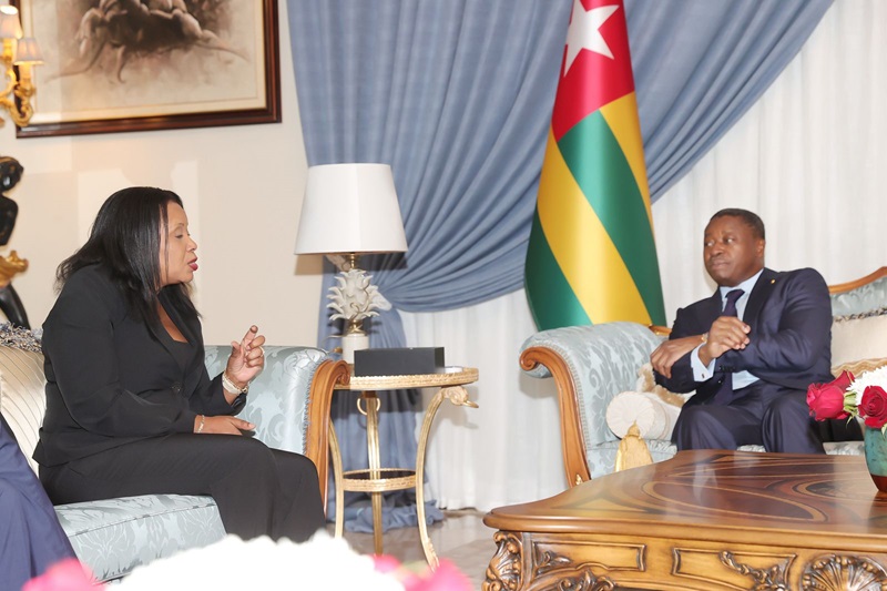 Le Président de la République, Faure Essozimna Gnassingbé a reçu, ce 17 novembre 2024 à Lomé, Madame Marie-Chantal Uwanyiligira, Directrice des opérations de la Banque mondiale pour le Togo, le Bénin, la Côte d’Ivoire et la Guinée. Cette deuxième rencontre avec le chef de l’Etat lui a permis de passer en revue les axes de partenariat avec le Togo notamment dans les domaines prioritaires pour le développement inclusif et durable du pays.