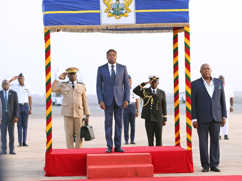 Le Président de la République, Faure Essozimna Gnassingbé, est arrivé ce 07 janvier 2025 à Accra, pour prendre part à l’investiture solennelle du Président élu de la République du Ghana, John Dramani Mahama, porté pour la deuxième fois à la magistrature de son pays.