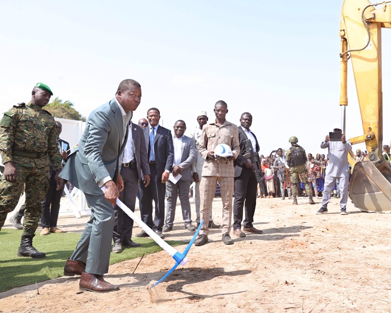 Le Président de la République, Faure Essozimna Gnassingbé, a procédé ce jeudi 16 janvier 2025 à Kpario dans la préfecture de Tchaoudjo, au lancement officiel des travaux de construction de la voie de contournement de la ville de Sokodé