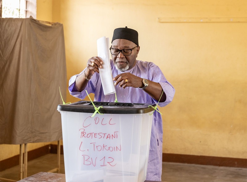 Le Président de la République, Jean-Lucien Kwassi Lanyo Savi de Tové a voté ce jeudi 17 juillet 2025, au Centre de vote du Collège Protestant Lomé-Tokoin, dans le cadre des élections municipales qui se déroulent sur toute l’étendue du territoire national.