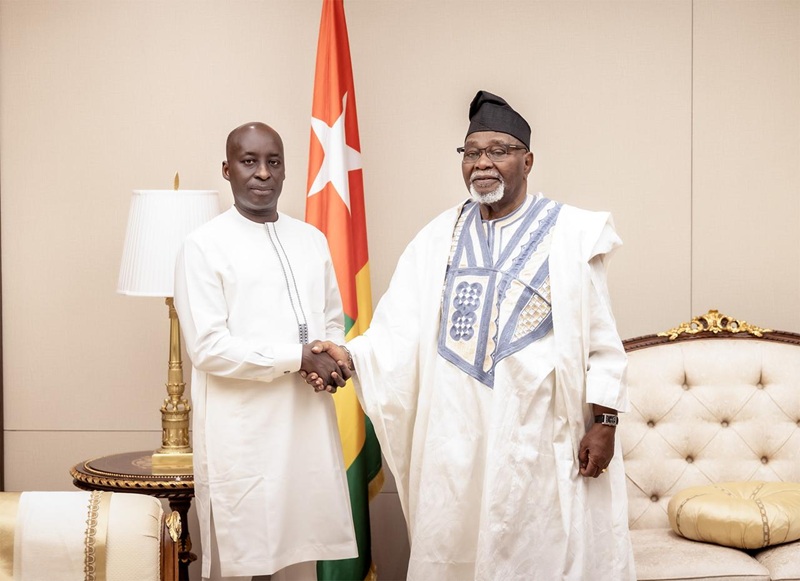 Le Président de la République, Jean-Lucien Kwassi Lanyo Savi de Tové a reçu ce jeudi 02 octobre 2025, les lettres de créance du nouvel ambassadeur du Sénégal, Mamadou Moustapha Loum.