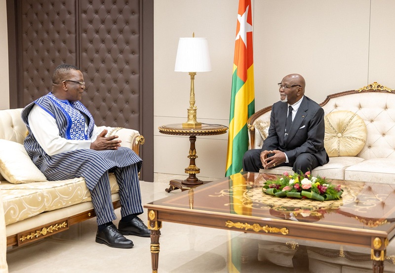 La coopération entre le Togo et plusieurs pays se renforce et se diversifie davantage avec l’accréditation de nouveaux ambassadeurs. Après la cérémonie d’hier marquant l’entrée en fonction des ambassadeurs du Danemark, du Libéria et de la Palestine, ceux de l’Iran, du Burkina Faso, du Congo et de l’Autriche ont présenté ce 5 mars 2026, leurs lettres de créance.